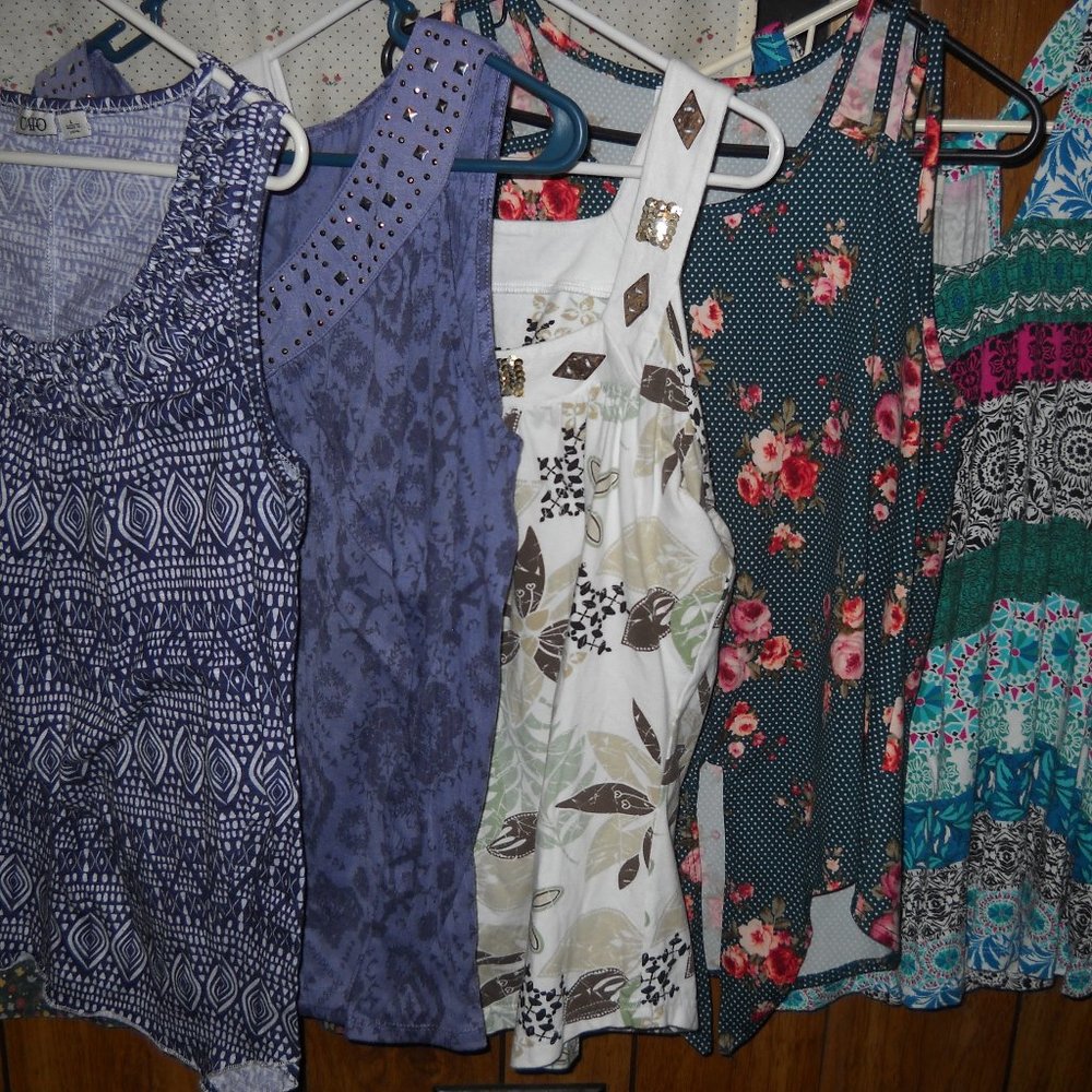 LADIES SUMMER TOPS       SIZE L